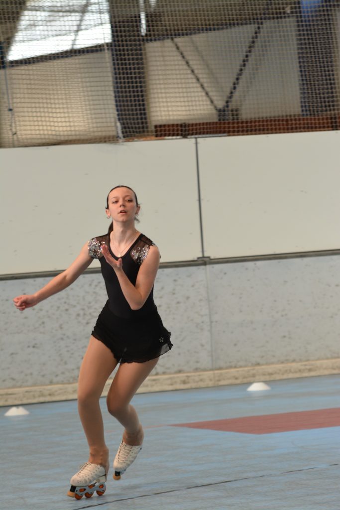 Lola cours inline figure skating